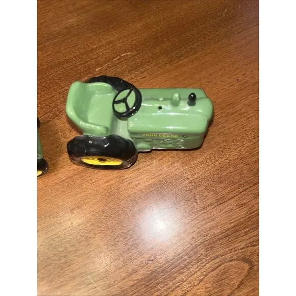 John Deere Tractor Hay Salt And Pepper Shakers - Picture 2 of 4
